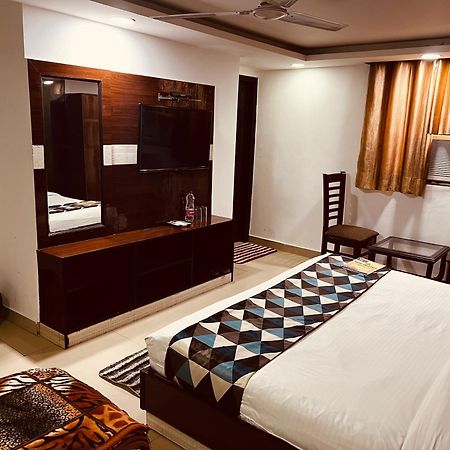 Hotel Vista Premium Tark A Family Hotel Near Igi Airport Delhi New Delhi Exteriör bild