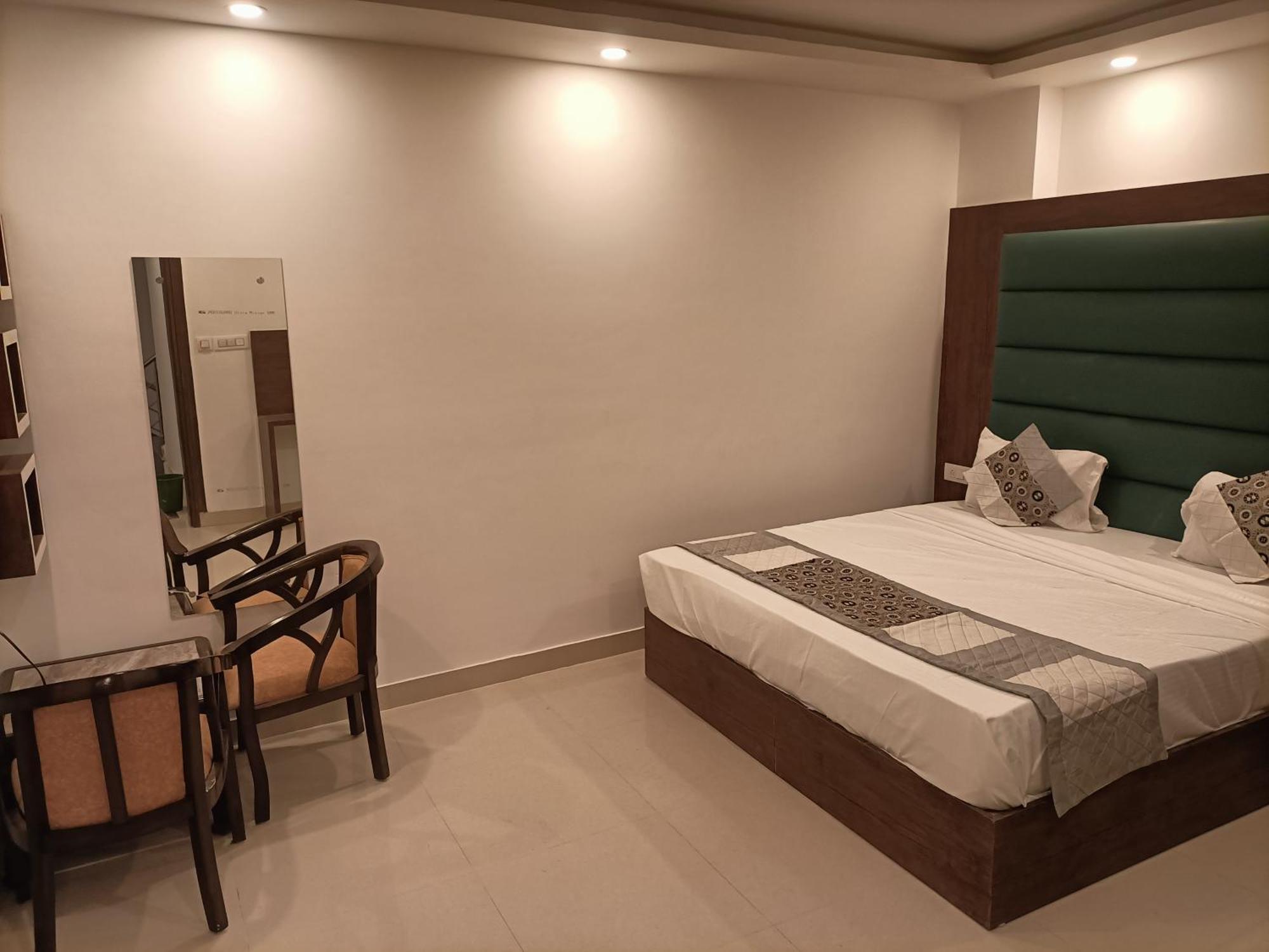 Hotel Vista Premium Tark A Family Hotel Near Igi Airport Delhi New Delhi Exteriör bild